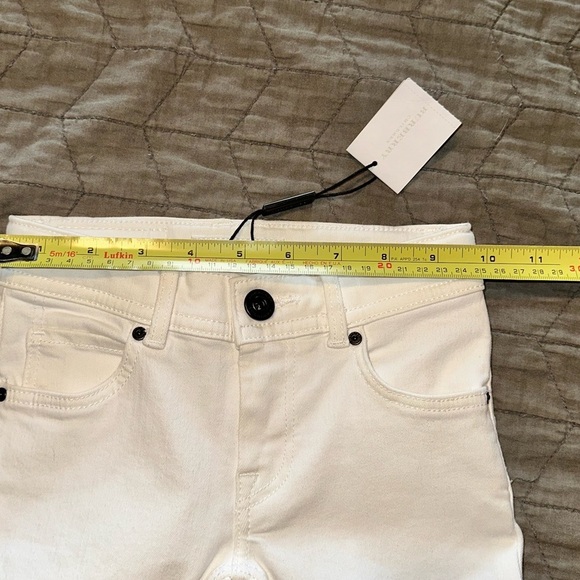 ⭐️NEW⭐️ Burberry Kids Straight leg jeans. Sz 4 - Picture 11 of 12